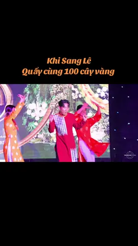 KHI SANG LÊ QUẨY CÙNG 100 cây vàng :)) - Trọn phần trình diễn full HD Thích Là Cưới Liền của Phù Thuỷ Makeup Sang Lê ! - Cảm ơn e iu Nguyễn Tiên Cô Tiên Miền Tây đã cho phép a cover lại bài hát siêu dễ thương này và tạo điều kiện cho a hết cỡ ! - Cảm ơn chị Le Minh Thy Tho và Minh Vũ Jewelry đã tài trợ 100 cây vàng cho em nhảy trong lo sợ :)) - Cảm ơn anh Lâm Đức và vũ đoàn Shin đã gánh e :)) - Cảm ơn anh Hiếu Ân đã cho e một bản phối hoàn toàn mới , đầy sức sống và năng lượng và chỉnh sửa trên dưới chục lần :)) - Cảm ơn chiếc áo dài độc đáo và ý nghĩa của a Đặng Trọng Minh Châu đã ưu ái làm cho em - Cảm ơn em Nguyễn Ngọc Thiện và team nhà Chun Chin anh Trung Tran đã quay và edit cho em quá có tâm ♥️ - Cảm ơn Tổ Nghiệp đã độ con ngày hôm đó mọi thứ đều trọn vẹn hát ko vấp một chữ và nhảy ko quên khúc nào ! Cuối cùng cảm ơn 1000 khán giả đã quẩy nhiệt tình và cho Sang động lực cùng những tràn pháo tay hú hét !!! #sanglemakeupacademy #fyp #xuhuong #ĐámCướiMiềnTây 