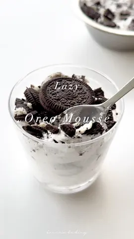 LAZY OREO MOUSSE 🍨 - ง่ายจนงง! โอริโอ้มูส เข้มข้น หอมมัน เมนูตัวจบ 20/10 !!! วัตถุดิบ: โอริโอ้ : 15 ชิ้น (หรือแล้วแต่ชอบ) วิปปิ้งครีม  : 200 มล. น้ำตาลไอซิ่ง : 30 กรัม  แช่เย็นปกติ : 1 ชม+  #kenneisbaking #lazymenu #oreo #oreomousse #mousse #moussecake #โอริโอ้ #มูส #มูสโอริโอ้ #มูสช็อกโกแลต #ขนม #ทําขนม #ทําขนมง่ายๆ #คลิปทําขนม #ขนมง่ายทําเองที่บ้าน #ขนมง่ายๆ 