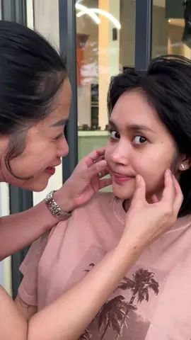 Farida Nurhan Tiktok Live bersama @Sambel Kita By Omay Kamis 2 Mei - 2024, jam 16.00 WIB. Hallo Mantan Suami, trimakasih ya sudah memberikan Permesta Dhyaz Riz Putri Wibowo kepadaku sejak mbrojol hari pertama, trimakasih buat pengalaman hidup yang tidak akan pernah aku lupakan, kamu pasti bangga liat anak gadismu dan mantan istrimu sekarang…. Semua berawal dari masa lalu dan pembelajaran dari masa lalu, pahit sih kaya TAI KUCING tapi sekarang manis seperti GULA JAWA #faridanurhan #awurawuremplok #fyp #foryourpage #serunyaditiktok 