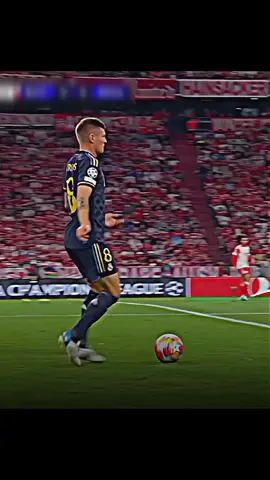 đường chọc khe đẳng cấp của Toni Kroos dành cho Vini #xh #xuhuong #xuhuongtiktok 