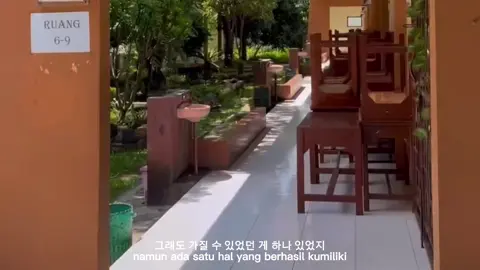 Kesini lagi setelah lulus 7 tahun lalu rasanya seperti kembali ke rumah sendiri..🤍 Masa SMA ku adalah salah satu fase kehidupan yang sangat ku syukuri. Yang tiap hari selalu semangat ke sekolah karna bakal ketemu teman IPS 1, belajar, bermain dan ke kantin HAHA bahkan selalu ngerasa sedih pas libur sekolah. Terima kasih ya Allah udah kasih masa SMA yang super seru dan ngangenin!! Sampai kapanpun aku terus bersyukur dan bakal tetep gagal move on🥺🍂 #CapCut #masasma #sma1baekudus 
