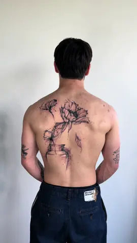 BERLIN BOOKING SUMMER Inst: mishaaattt #tattooideasforgirls #tattooideasforguys #berlintattoo #tattooideas #sketchtattoo #flowertattoo #backpiecetattoo 