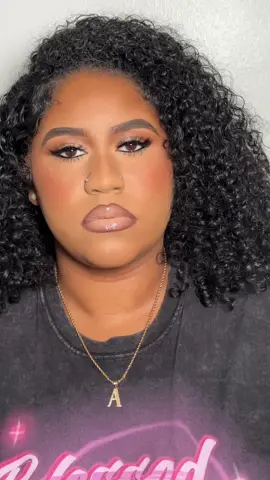 Soft glams >> #houstonmua #makeupartist #houstonmakeupartist #htxmakeupartist #makeuptherapy #makeupprocess #houston 