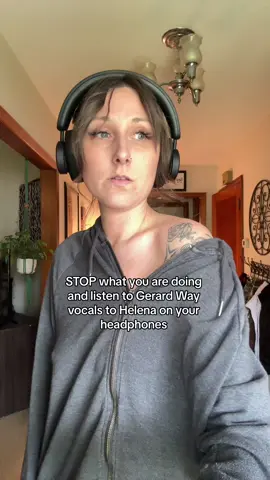 Its like Emo Kate is hearing this for the first time all over again. 🖤🖤🖤#emo #nationalanthem #helena #mcr #mychemicalromance #gerardway #isolatedvocals #vocals #musictok #millennialsoftiktok #fy #fypage #fyyyyyyppppppppp 