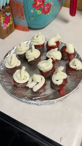 Ok but why did I bring the rest back to my apartment 😂😅 @Josh’s Momma @Josh Godfrey #joshsmom #joshandmomma #cooking #dinner #EasyRecipe #easymeal #Recipe 