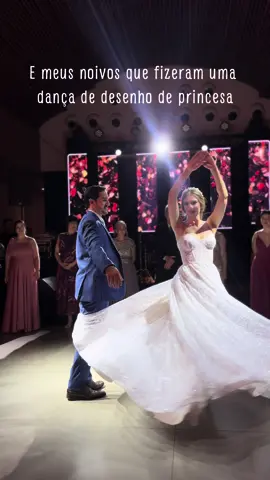 Perfeitos neh?! 😍💍❤️ Coreografia: Khadine Novaczyk e Thiago Bernardes (Ágaphis Escola de Dança).                                                       #fyy #casamento #cerimonialdecasamento #assessoriadecasamento #cerimonialista #dancadosnoivos 