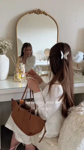 love a chic + classic vibe 🦢🤎 #elegance #styleinspo #classicstyle #outfits #haircare #fyp #beauty 