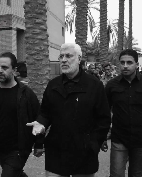 الشهيد  أبو مهدي المهندس كان شخصية بارزة في المشهد العراقي، وله دور كبير في تأسيس وتطوير الحشد الشعبي. كان لديه خبرة واسعة في العمل العسكري والسياسي، وكان يتمتع بتأييد شعبي كبير. أحد الأسباب الرئيسية لقدرة أبو مهدي على حفظ الحشد الشعبي وتطويره كانت رؤيته الواضحة لدور الحشد في الدفاع عن العراق ومكافحة التطرف والإرهاب. كان يؤمن بأهمية توحيد الصفوف وتنظيم التدريب لضمان أفضل أداء للمقاتلين وأعلى مستوى من الكفاءة القتالية. بالإضافة إلى ذلك، كان لدى أبو مهدي قدرة على الاتصال والتفاوض مع مختلف الفصائل والقوى السياسية في العراق، مما ساهم في تعزيز التواصل والتعاون بين مكونات الحشد الشعبي وتحقيق التنسيق الفعال في المعارك ضد التهديدات المشتركة. بالنظر إلى مساره العسكري والسياسي، فإن الشهيد القائد أبو مهدي المهندس كان قادرًا على تحقيق النجاح في حفظ الحشد الشعبي وتطويره عبر رؤيته الاستراتيجية والتنظيمية وقدرته على العمل بالتعاون مع مختلف الفاعلين داخل العراق. #أبو_مهدي_المهندس #abo_mahdi_almuhands 