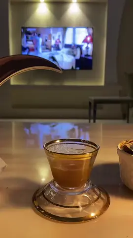 اكره البخيل والكذاب