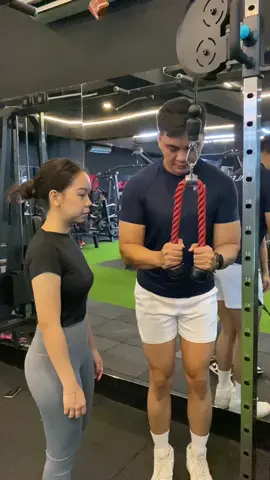 Pernah gak sih kalian melakukan latihan ini..?? Kelihatan nya gampang ya tapi ada beberapa tehnik simpel yg sering kita salah dalam melakukan nya..ayo perbaiki tehnik mu bersama coach @gue_romi dan kak @gardhenarp #sehatyuk #gymchallenge #blackfitgym #bandarlampungcity #gymmotivation #gym #GymLife 