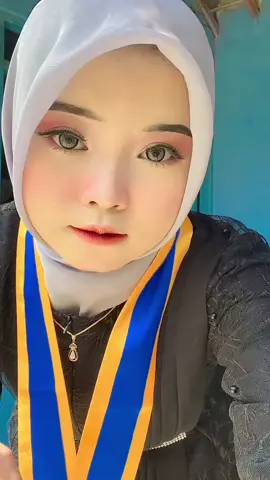 yukk yang lagi cari kebaya wisuda aku rekomendasikan pakai model Aurora selendang, tampilan elegan bisa juga untuk kondangan wisuda dan acara formal lainnya #guncang55 