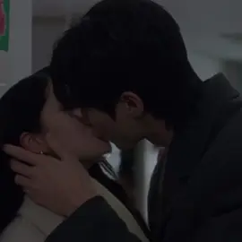 #Sunjae devoró💋Lovely runner ep.8 #fypシ #lovelyrunner #lovelyrunneredit #kdramaedit #tvn #eclipse #dprian #lovelyrunnerkdrama #edit #couple #kiss #byeonwooseok #byeonwooseokedit #kimhyeyoon 