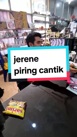 ibu ibu nek jenenge promo aja di enyang ya.. kan wis disiapna kang pabrik.. #kasirladak 