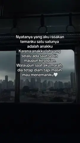 Nyatanya yang aku rasakan temanku satu satunya adalah anakku Karena anakku lah yang selalu ada saat sedih maupun kesepian. Walaupun saat aku marah, dia tetap diam tapi masih mau menemaniku🤍