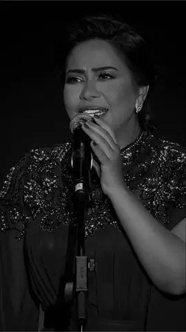 والي دار بابتسامة، من عينيه مر المشاعر 🖤... ⸐⸐⸐⸐⸐⸐⸐⸐⸐⸐⸐ Asrtist: #sherine Song: #mashaeer #soukoutt #explore #status الفنان: #شيرين_عبدالوهاب اغنية: #مشاعر #سكوت #اكسبلور #حالات_واتس 
