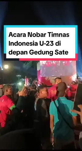 Situasi malam ini acara nobar Timnas Indonesia U-23 vs Irak U-23 di depan Gedung Sate Kota  #seputarjabar 