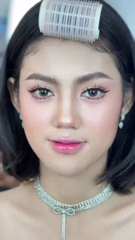 Basic to Advance နဲ့ Master Class မှာသင်ပေးမယ့် look လေး Followers လေးတွေလဲလေ့လာလ်ု့ရအောင်တင်ပေးလိုက်ပါတယါ😘#artbynar #makeupartists #artbynarmakeupstudio #professionalmakeupclass #mandalaymakeupartist #fypmyanmar #tiktokmyanmar🇲🇲 #fypပေါ်ရောက်စမ်း #douyinmakeup 