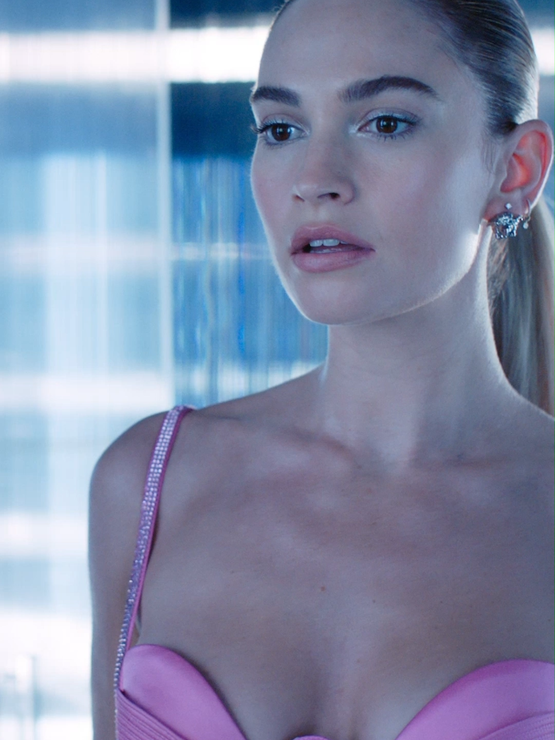 💎 Descubre Versace Bright Crystal 💎 Una fragancia para los pequeños y grandes momentos; evocador, lleno de matices y de secretos de alquimista, picante, fresco e inconformista 💘 ¡Femenina, sensual y siempre atractiva! 📍 Link en bio #perfumeriadelauz #versace #VersaceBrightCrystal #diadelamadre #diadelamadre2024