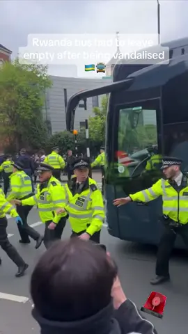 Going on in london right now #police #london #rwanda #uk #fyp #protest #ukcops #policeofficer #audit #rishisunak #politics #ukpolitics 