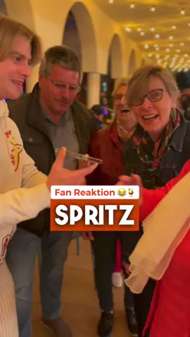 Ihr Lachen am Schluss! 😂🍹🧡 #aperolspritz #drinks #song #lustig #comedy #singing #ouzo #aperol #spritz #vincentgross #geschlagert #schlager #sommer #urlaub #ferien #meer #strand #foryou #viral #trend #fan #reaction 