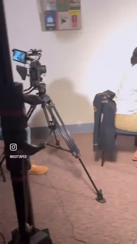 So much more than a class…we’re a community, a safe space, an environment that pours into you amd challenges you at the same time 🖤💛🎬 Thanks so much @zekejeremiah & the crew for giving us a great set experience!  #igottaped #dallas #selftape #tapedactingstudio #selftapeauditions #onsetexperience #onset #actingcoachtips #dallasactingstudio #actingcoach #texastalent #actorslife #scenework #actingclass #actorsoftiktok #texasactors #actortips #texas 