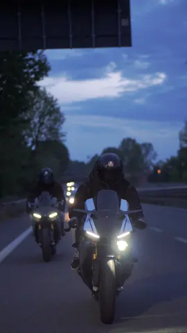 Night ride 🌘 #yamaha #R1M #summervibes #ridesafe #carbonfiber #summervibes #motovibes #nightride #bikelife #foryou #perte @Bonaz @Rich 