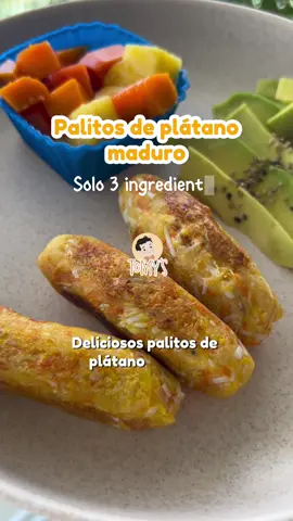 PALITOS DE PLÁTANO MADURO 😋😍 SOLO 3 INGREDIENTES 🥣🥕DESDE LOS 6 MESES  Ingredientes: -1 plátano maduro cocido. -1/2 zanahoria rallada (cruda o cocida) -1 huevo cocido (Yo use huevo para añadir proteína y además porque Tomy no puede comer derivados lácteos, pero si le añades queso rallado, quedará delicioso! Así que puedes reemplazar el huevo🥚🔄 🧀 por quesito! Y wow 😍😋 Sigue el paso a paso del video, súper sencillo 😍😋🤩 y listo!  Si te gustó esta idea no olvides darle mucho amor 🧡 puedes comentar y compartir para llegar a más familias 🥰 #alimentacioncomplementaria #ideasderecetas #Receta #recetasfaciles #recetario #mamaprimeriza #blw #fypシ #viraltiktok 