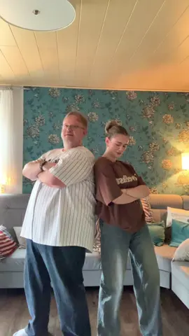 Everybody dance now  We tried 🕺🕺🕺@Keith Fulcher   #fy #fyp #viral #foryou #foryoupage #everybodydancenow #dadsoftiktok #dad #dance #daddaughterdance 