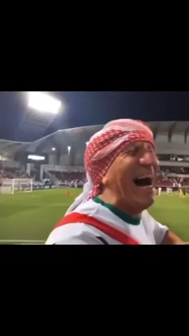 دموع المشجع #العراقي مهدي الكرخي بعد تأهل منتخبنا .. 🇮🇶🇮🇶🔥