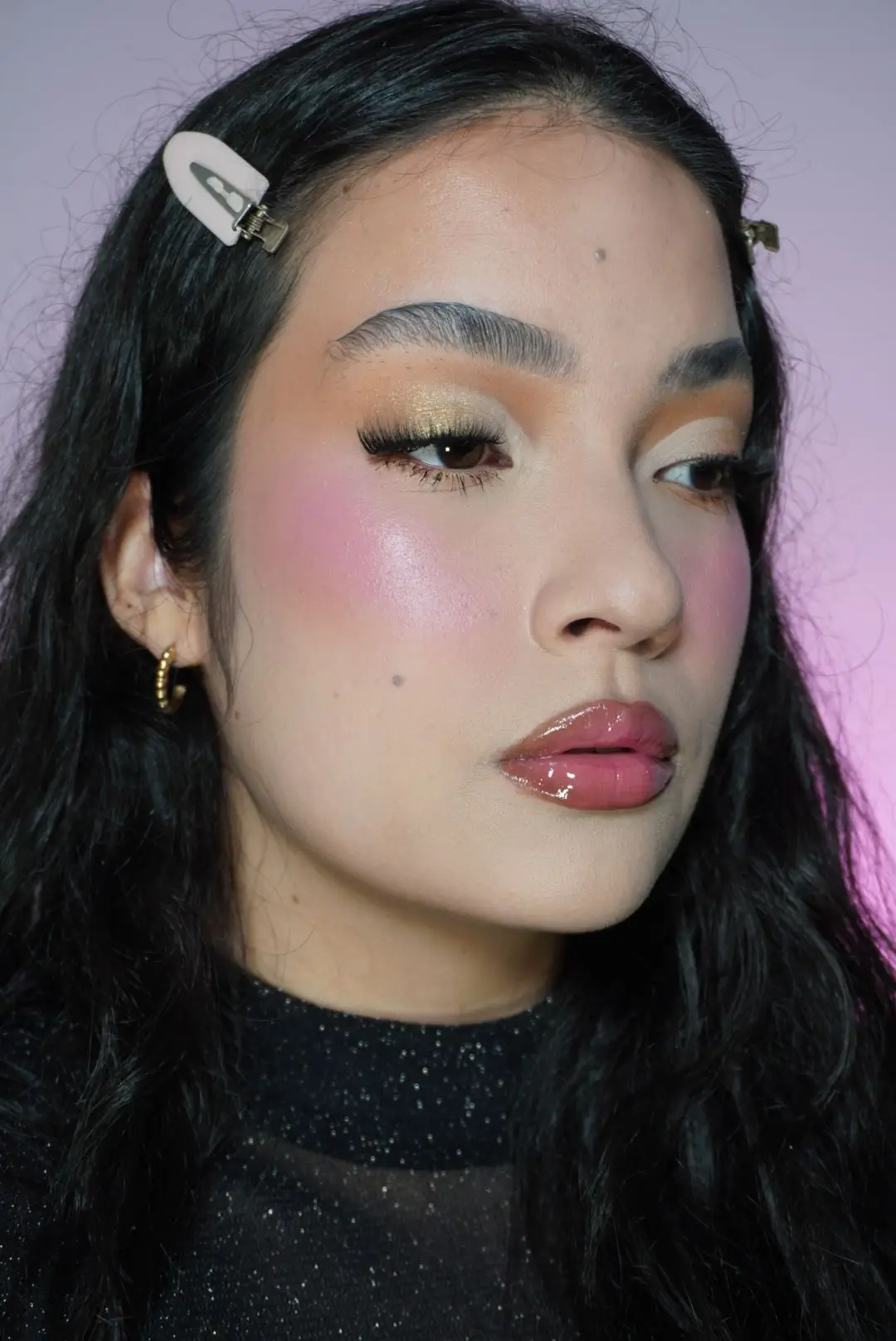 El brillo tan bonito que deja en la piel este rubor es demasiado top😍 @Atenea | Maquillaje  #blush #rubor #makeup 