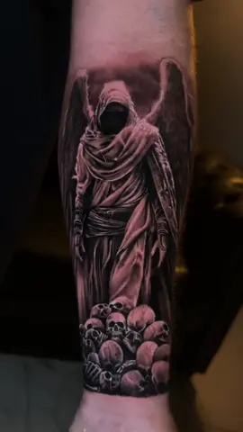 Projeto de fechamento de antebraç em andamento. ASMR/TATTOO Tema: Tatuagem Dark Darktattoo