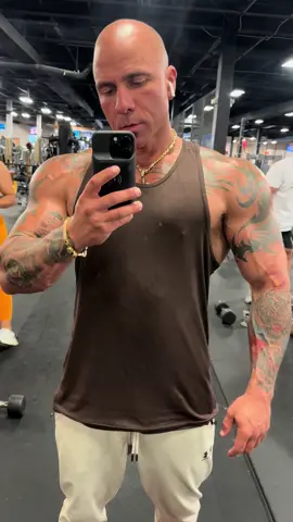 Que les puedo decir , el pompeo es real 💪LEVANTATE Saludos y bendiciones a todos . Seguimos teniendo en especial nuestro pre entreno LEVANTATE.  1 x $ 39.99 y 2 x $ 69.99 . Si quieres un buen pre entreno que te de energía y que no te de picazón como otros , definitivamente tienes que probar LEVANTATE. Echo aquí en USA 🇺🇸 por una fábrica que está certificada por la FDA . En mi perfil está el link con mi página . Compra tu pre entreno LEVÁNTATE Y levántate de ese sofá 🙏💪☺️. #levantate #levantatepreentreno #EntrenamientoPersonal #NutriciónSaludable #VidaSaludable #PérdidaDePeso #EjerciciosEnCasa #Gimnasio #AlimentaciónSana #Bienestar #Fitness #EntrenamientoFuncional #ComerLimpio #SaludMental #EjerciciosCardio #MetasDeFitness #EntrenamientoDeFuerza #MotivaciónFitness #HábitosSaludables #CuerpoSano #TransformaciónFísica #NutriciónDeportiva #PlanDeAlimentación #RecetasSaludables #SuplementosNutricionales #ConsejosDeSalud #MenteSanaCuerpoSano