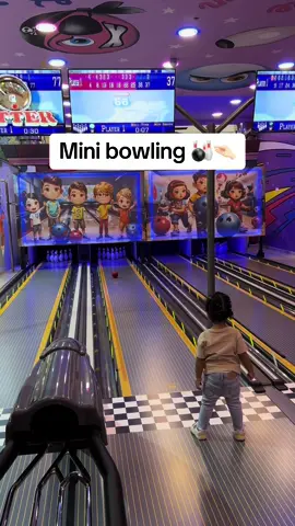 اول بولينج للاطفال فجدة ، حلو مرا وممتع حتى الكور خفيفه و نقطه ع قدهم  🥹🤏🏻 فالتحليه مول 📍 #ماشاءالله_تبارك_الله #مالي_خلق_احط_هاشتاقات #جدة #جدة_الان #اماكن #اماكن_جدة #فعاليات #تيكتوك #اكسبلور #explore #foryou #fyp #fypシ #اكسبلورexplore #تيك_توك #اجازه_سعيده_للجميع #التحلية #العاب #بولينج 