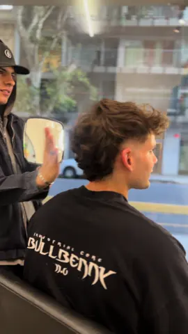 salio ese recorte esa arremangada esa cortesía con el crack de @Luca Palermo. #fyp #viral #haircut #bsas #argentina #parati #buenosaires 