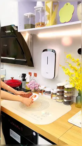 Máy khử khuẩn thìa đũa dán tường #giadung #phunu #dogiadung #viral #giadungthongminh #đồgiadụng #giadungnhabep #giadungtienloi 
