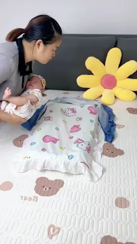 Màn chụp cho bé gấp gọn tiện quá các mom ạ🥰😍 #nuoicondungcach #nuoiconkhoahoc #nhacobaby 