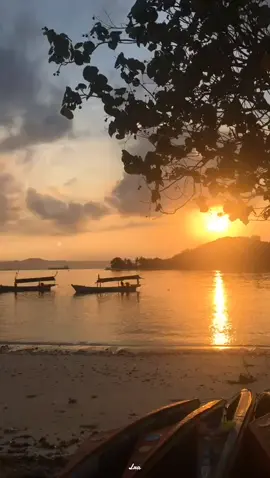 Sunrise di pantai mutun masyaalalh indah bgt🧡 #pantai #mutun #lautlampung #lampungtiktok #lampungpride #foryoupage #fyp #fypシ #laut #xyzbca #abcxyz #viral #lampung #bandarlampung 