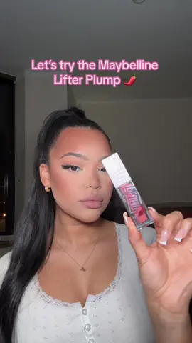 Trying the @Maybelline NY lip plumper for the first time 🌶️🤭 #lipplumper #lifterplump #lipgloss #lipproducts #makeup #makeupreels #4u #fypシ 