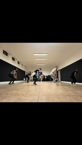Dc: @Alex Arnd  Baila pa mi  #dance#reggaeton#crew#danse#school#choregraphy#choreo#pourtoi#followus#ecolededanse#videoviral#france#FreeDance#fyp#girls#bailapami 