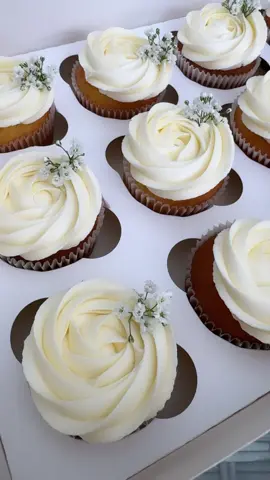 •ENGAGEMENT CUP CAKES• #cupcakes #engagementcupcakes #engegament #simplecupcakes #dulcebyfirr #SmallBusiness #fypシ゚ #viral 