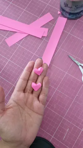 Uma tira de papel, se transforma em coração ❣️  Simples assim.🫰 Com carinho, Lu💜 #origami #coração #luckheart #artesanato #transformação #armylife #artesanato #magicshop 