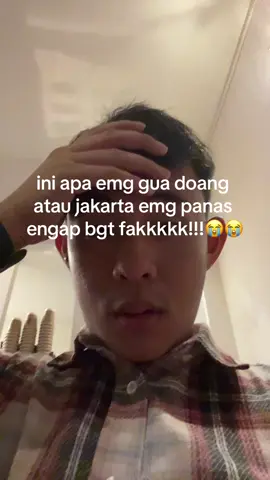 engap bgt anjjjj capek :(, bukan panas yg nyengat gitu loh. Tapi panas pengap gituu!!