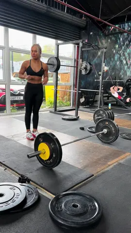 This is what i like to call #snatchandslide #snatchfails #snatch #weightlifting #weights #sweatboxbristol #bristolgymgirl #bristol #gym #funnygymvideos #gymfails #funnyfails #fails #funnygymfails #walkingmeme #fy #foryou #fyp #foryoupage #fridayfeeling #vibe #weekendmood #nike #noblondeswereharmed 