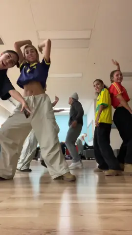 @Teeks make him famous 