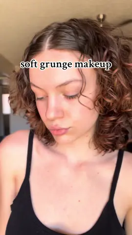 i be forgetting how much i love eyeliner on myself #makeupgirly#makeupbeginner#makeuptutorial#softgrunge#makeupstyle#beauty#fyp#foryoupage 