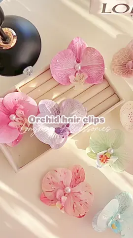 Bảng màu kẹp tóc hoa lan mới update thêm nhiều màu hồng và tím. Nói chung bảng màu này dễ phối đồ nha mấy bà yên tâm kẹp chỉ có xinh đứ đừ hoyyyy 🥹 #keptoc #hairclips #hairaccessories #keptochoalan #kephoalan #orchidhairclip 