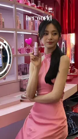 What a beautiful day with Pond's💖 We're joined by Pond's Bright Miracle Global Ambassador Tzuyu (@TWICE) along with Pond's Bright Miracle Brand Ambassador Pevita Pearce, @Dian Sastrowardoyo and part of AGELESS SQUAD Titi Kamal, Adinia Wirasti, Sissy Prisillia 😍  All the way from Seoul (and looking pretty in pink😉), Tzuyu gets to explore and see inside Pond's Skin Institute Time Capsule, also trying out AI Skin Analysis herself! Check out her moments with Pond's here 🩷✨ Wanna get the same Pond's experience like Tzuyu? Don't forget to visit Pond's Skin Institute at Main Atrium Senayan City from 2nd-5th May! #PondsxTzuyu #PondsMiraclesHappen #MiraclesHappen #PondsID #tzuyu #twice