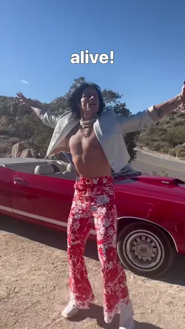 I feel ALIVE idk about you 🤷‍♂️ #musictok #newmusic 