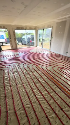 Installation d’un plancher chauffant ( chauffage au sol ) #tiktok #plombier #france #chauffage #eau #seanpaul #plancherchauffant #carrelage #btp #batiment #work #bretagne #vannes #travauxmaison 