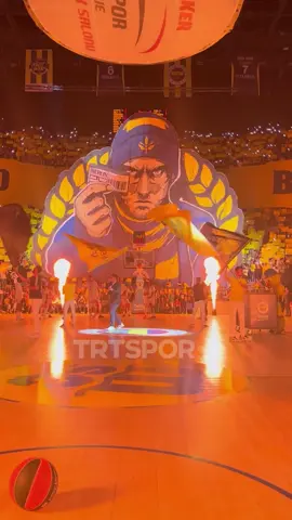 Ülker Sports Arena’da atmosfer alev alev! 🔥🔥🔥 🟡🔵 Fenerbahçe Beko taraftarından muazzam koreografi! #TRTSporDijital #basketboltiktokta #fenerbahçebeko #euroleague
